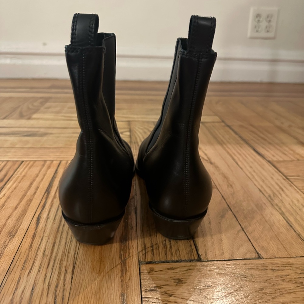 Burberry Women’s Black Boot - Picture 4 of 7